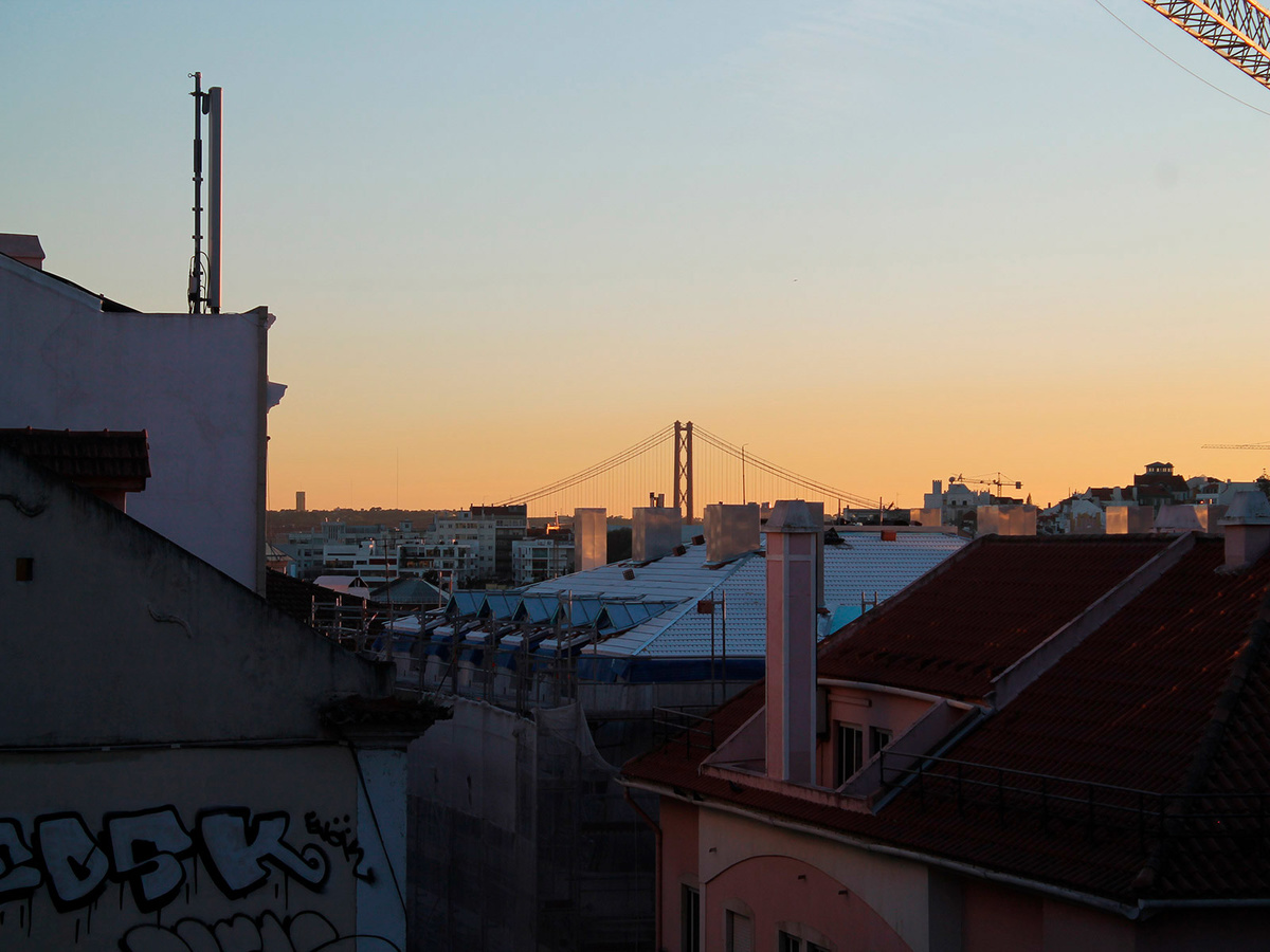 img-slide